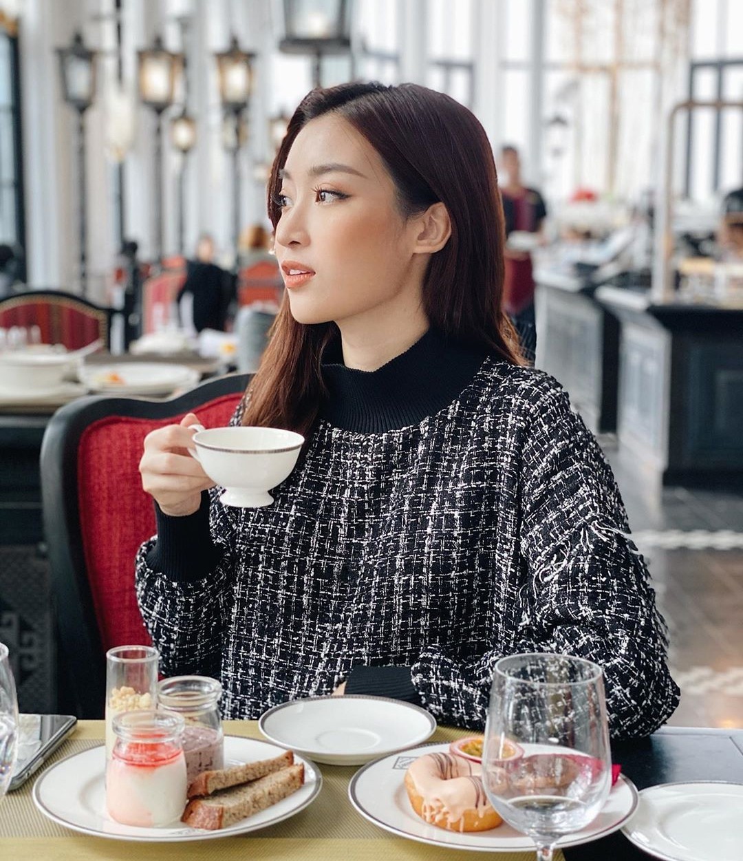 Màu đen cũng là một màu có thể đem lại may mắn cho mệnh Mộc