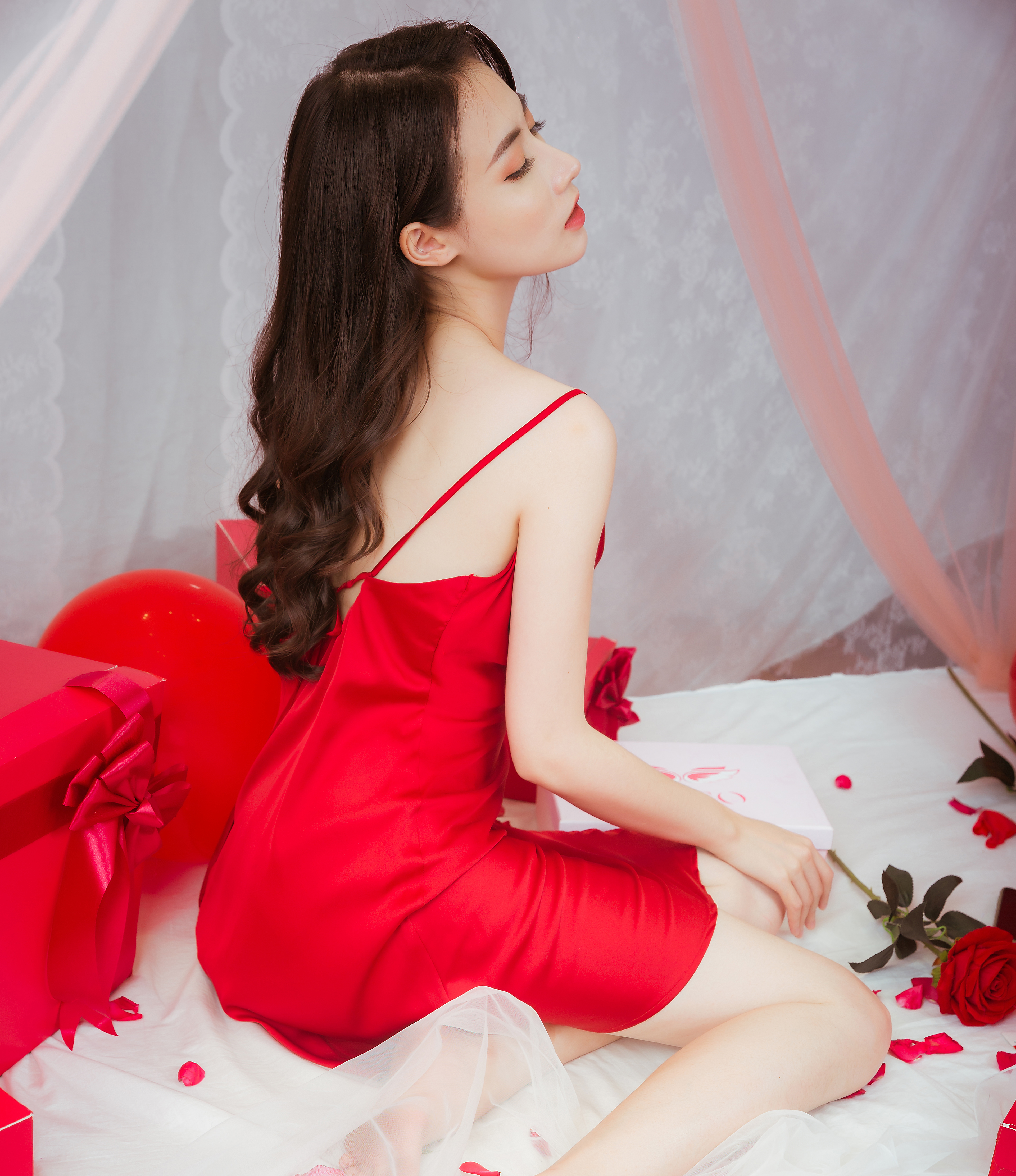Váy ngủ lụa lựa chọn lý tưởng làm quà tặng vợ dịp 8/3